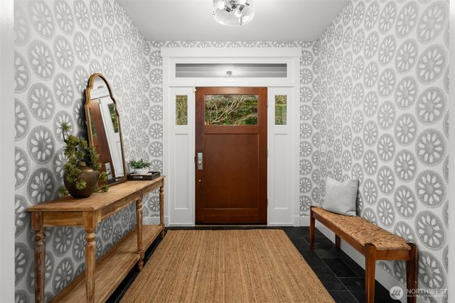 8803 NE Koura Road, Bainbridge Island, WA 98110