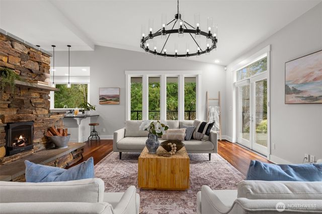 8803 NE Koura Road, Bainbridge Island, WA 98110