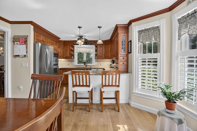 5 Suffolk Park, Nashua, NH 03063