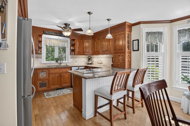 5 Suffolk Park, Nashua, NH 03063