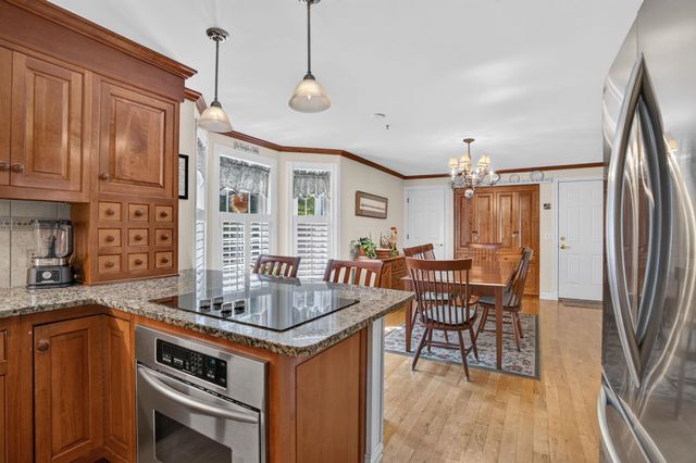 5 Suffolk Park, Nashua, NH 03063