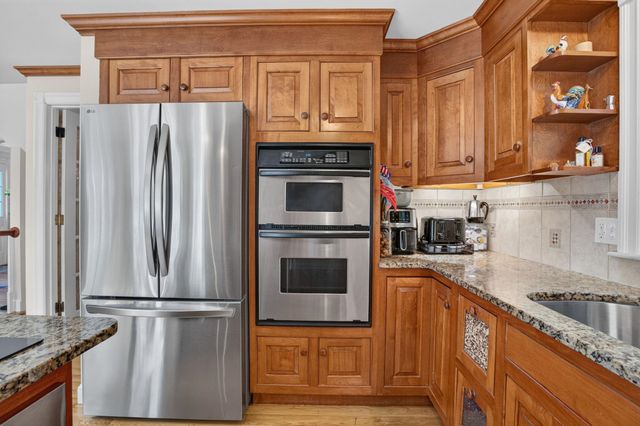 5 Suffolk Park, Nashua, NH 03063