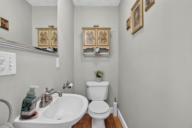 5 Suffolk Park, Nashua, NH 03063