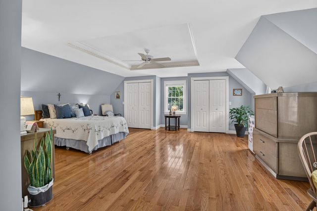 5 Suffolk Park, Nashua, NH 03063