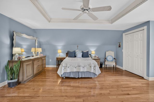 5 Suffolk Park, Nashua, NH 03063
