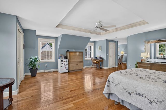 5 Suffolk Park, Nashua, NH 03063