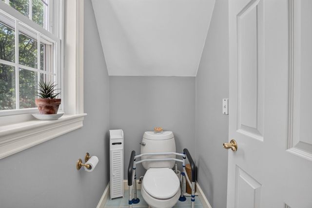 5 Suffolk Park, Nashua, NH 03063