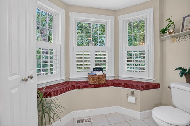 5 Suffolk Park, Nashua, NH 03063