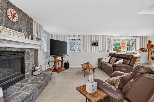 5 Suffolk Park, Nashua, NH 03063