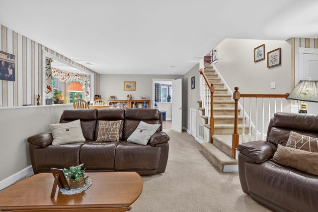 5 Suffolk Park, Nashua, NH 03063