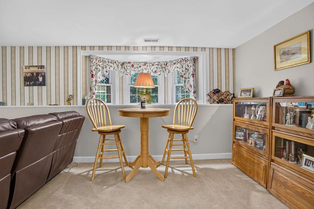 5 Suffolk Park, Nashua, NH 03063