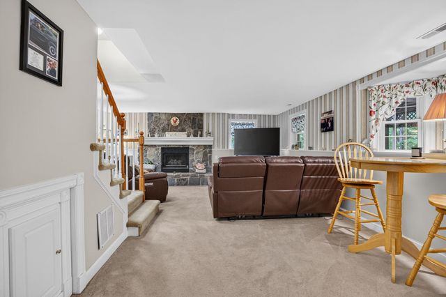 5 Suffolk Park, Nashua, NH 03063