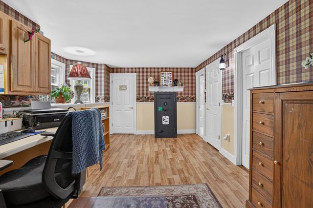 5 Suffolk Park, Nashua, NH 03063