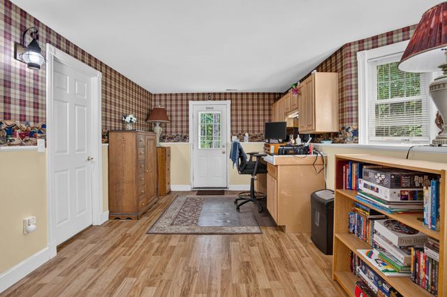 5 Suffolk Park, Nashua, NH 03063