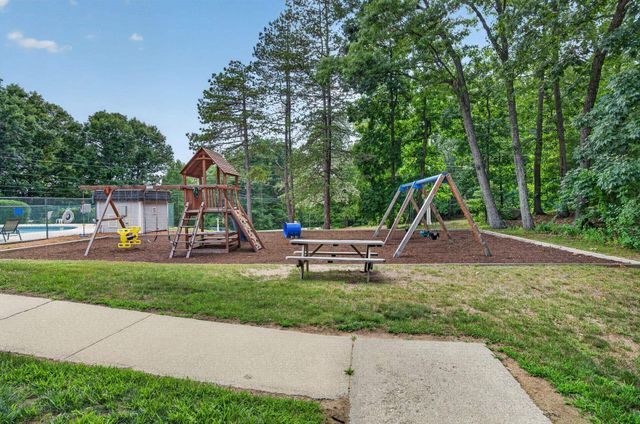 5 Suffolk Park, Nashua, NH 03063