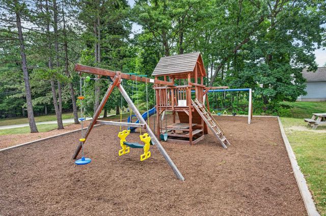 5 Suffolk Park, Nashua, NH 03063