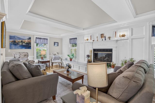 5 Suffolk Park, Nashua, NH 03063