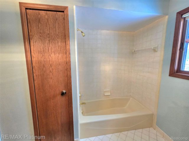 30477 Pickford Street, Livonia, MI 48152