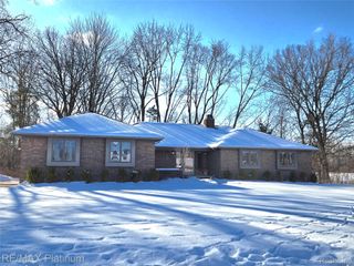 30477 Pickford Street, Livonia, MI 48152