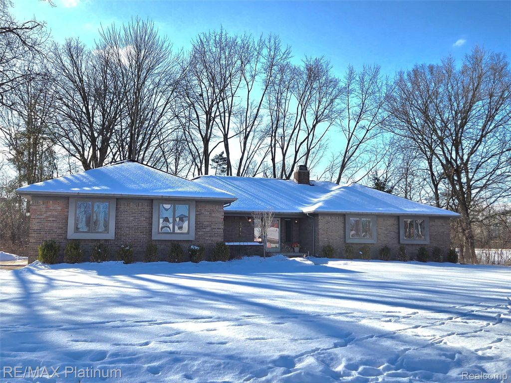 30477 Pickford Street, Livonia, MI 48152