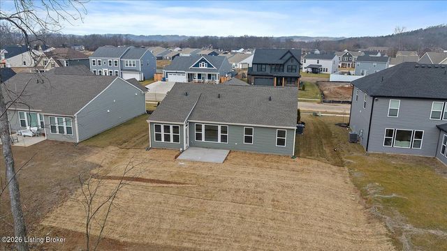 114 Dayflower Ct, Shepherdsville, KY 40165