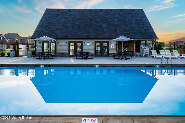 114 Dayflower Ct, Shepherdsville, KY 40165