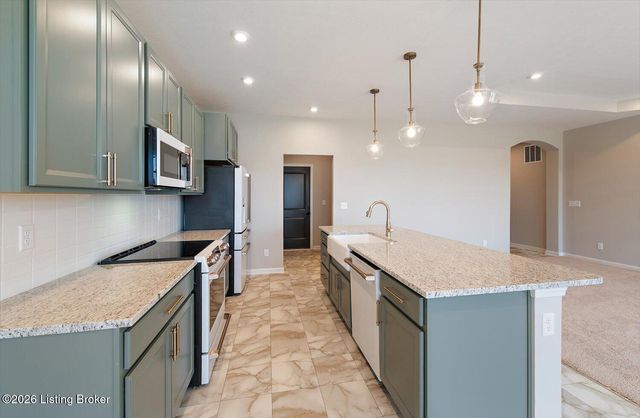 114 Dayflower Ct, Shepherdsville, KY 40165