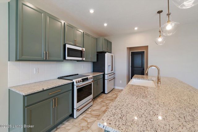 114 Dayflower Ct, Shepherdsville, KY 40165