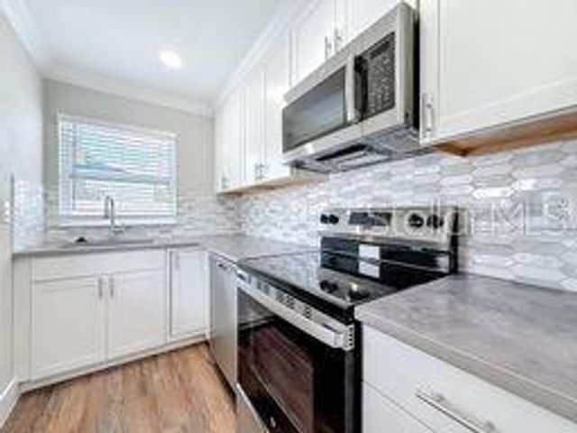 4305 WALLACE CIRCLE, Tampa, FL 33611