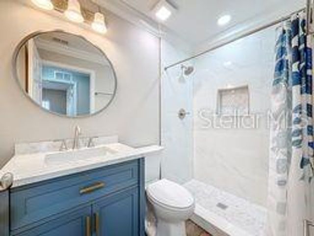 4305 WALLACE CIRCLE, Tampa, FL 33611