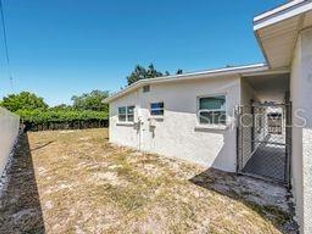 4305 WALLACE CIRCLE, Tampa, FL 33611