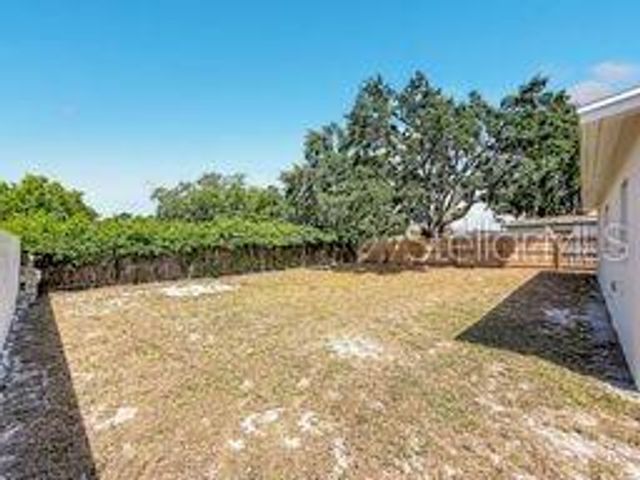4305 WALLACE CIRCLE, Tampa, FL 33611