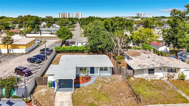 4305 WALLACE CIRCLE, Tampa, FL 33611