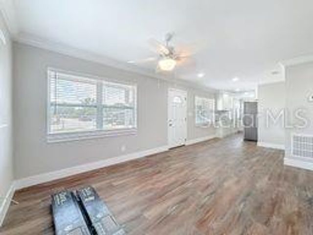 4305 WALLACE CIRCLE, Tampa, FL 33611