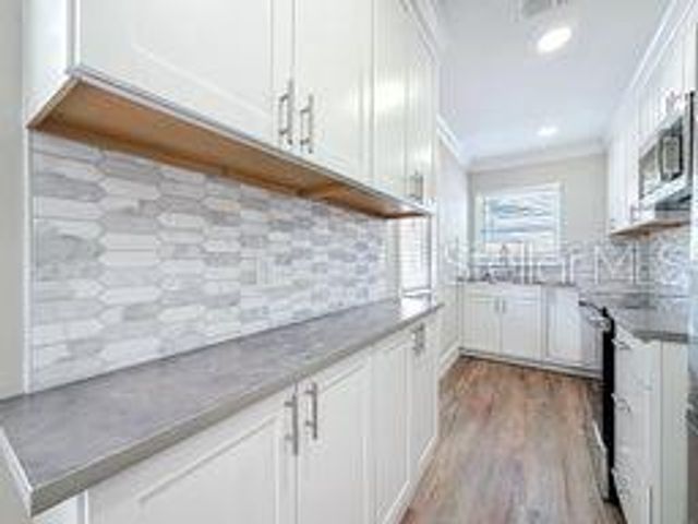 4305 WALLACE CIRCLE, Tampa, FL 33611