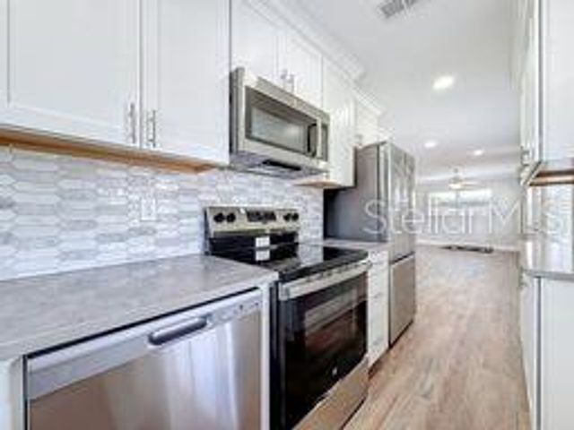 4305 WALLACE CIRCLE, Tampa, FL 33611