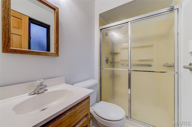 12071 Ameling Road, Maryland Heights, MO 63043