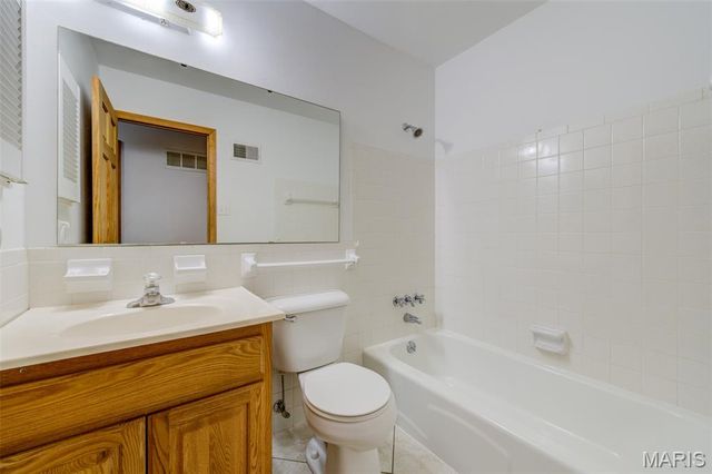 12071 Ameling Road, Maryland Heights, MO 63043