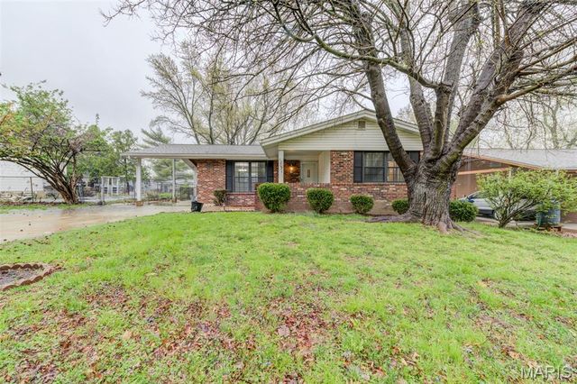 12071 Ameling Road, Maryland Heights, MO 63043