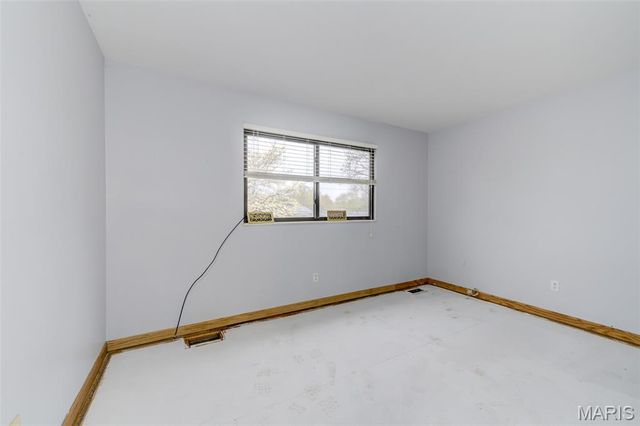 12071 Ameling Road, Maryland Heights, MO 63043