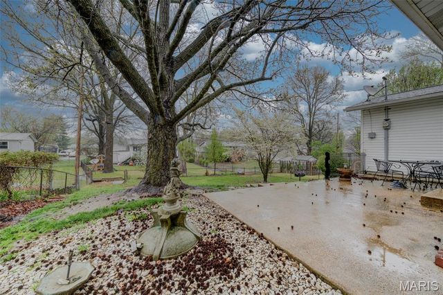 12071 Ameling Road, Maryland Heights, MO 63043