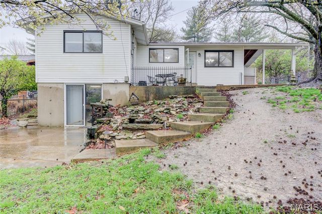 12071 Ameling Road, Maryland Heights, MO 63043