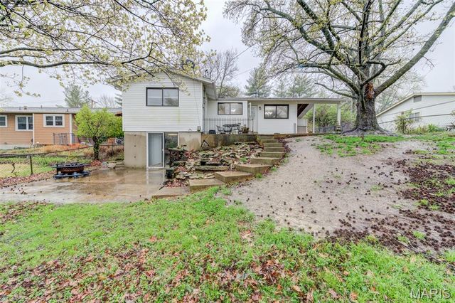 12071 Ameling Road, Maryland Heights, MO 63043