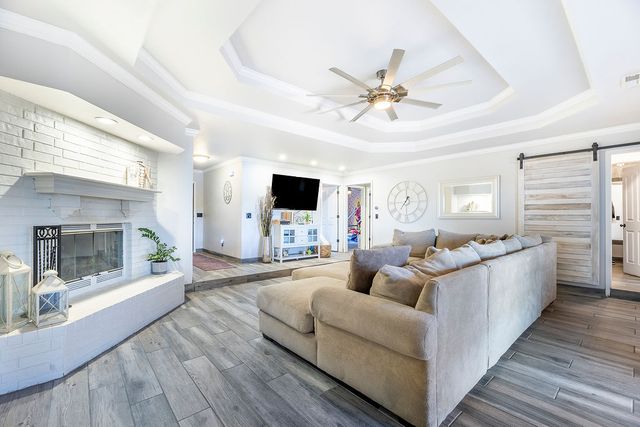 100 NW Apple Blossom, Bentonville, AR 72712