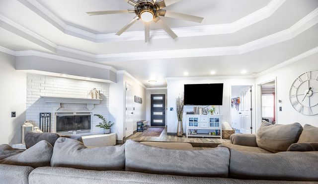 100 NW Apple Blossom, Bentonville, AR 72712