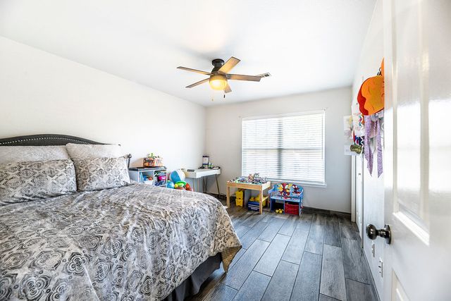 100 NW Apple Blossom, Bentonville, AR 72712