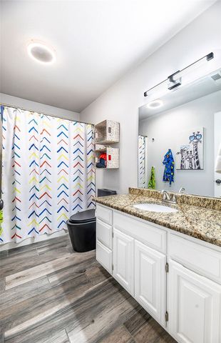 100 NW Apple Blossom, Bentonville, AR 72712