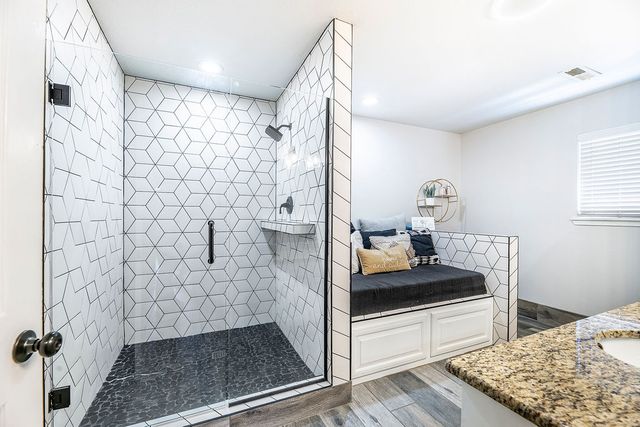 100 NW Apple Blossom, Bentonville, AR 72712
