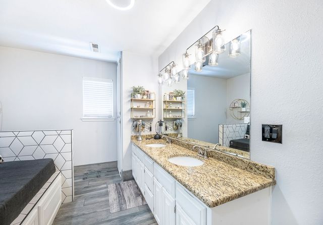 100 NW Apple Blossom, Bentonville, AR 72712