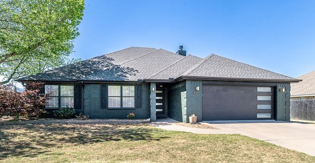 100 NW Apple Blossom, Bentonville, AR 72712